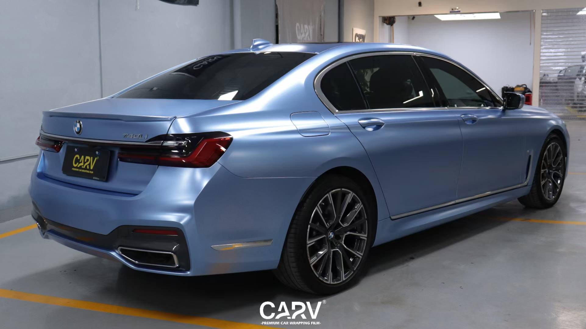 宝马740卡孚改色膜电光青雾蓝,一种朦胧的神秘感