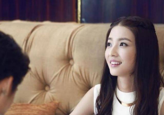 还记得微微一笑的校花吗因龅牙被嘲丑如今矫正牙齿美到不敢认