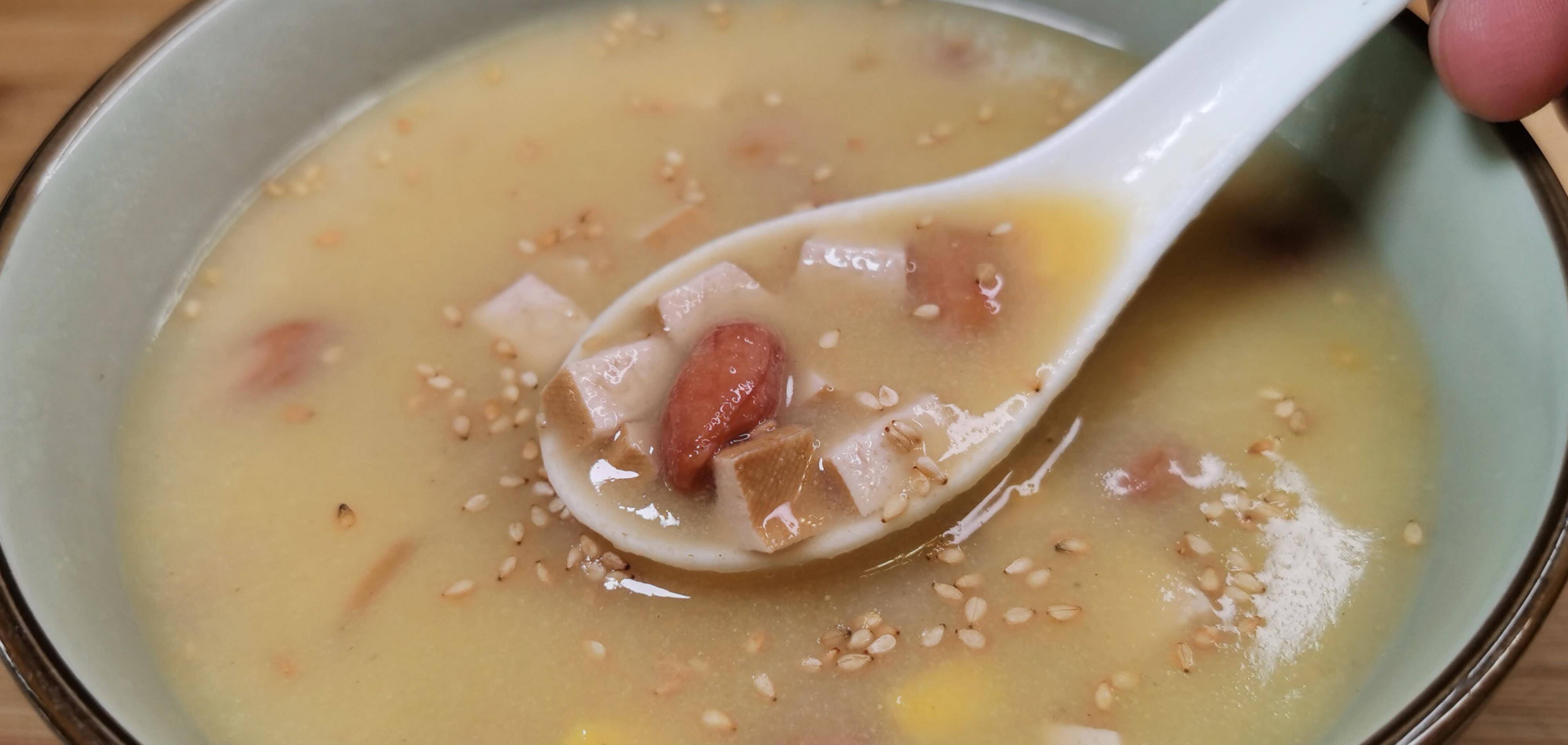 早餐吃啥别犯愁,用玉米面做"豆沫",北方人最喜欢的早餐,好喝_花生米