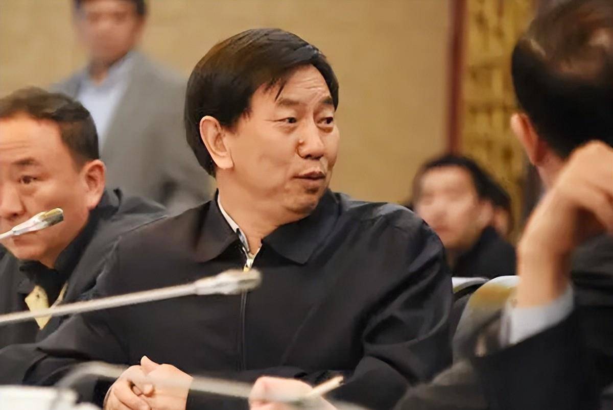 19年耿彦波辞去太原市市长职务,一双沾满灰尘的皮鞋就是他的符号_灵石