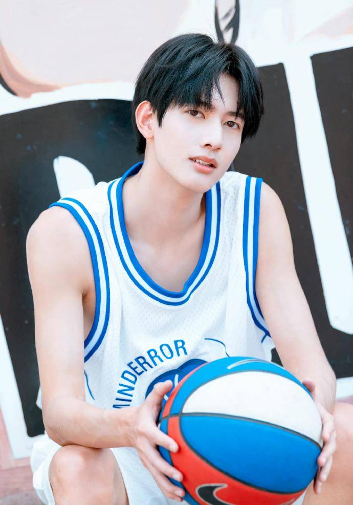 17美图:秦岚 任豪 肖战 檀健次 罗云熙 龚俊 张予曦 唐嫣 李易峰