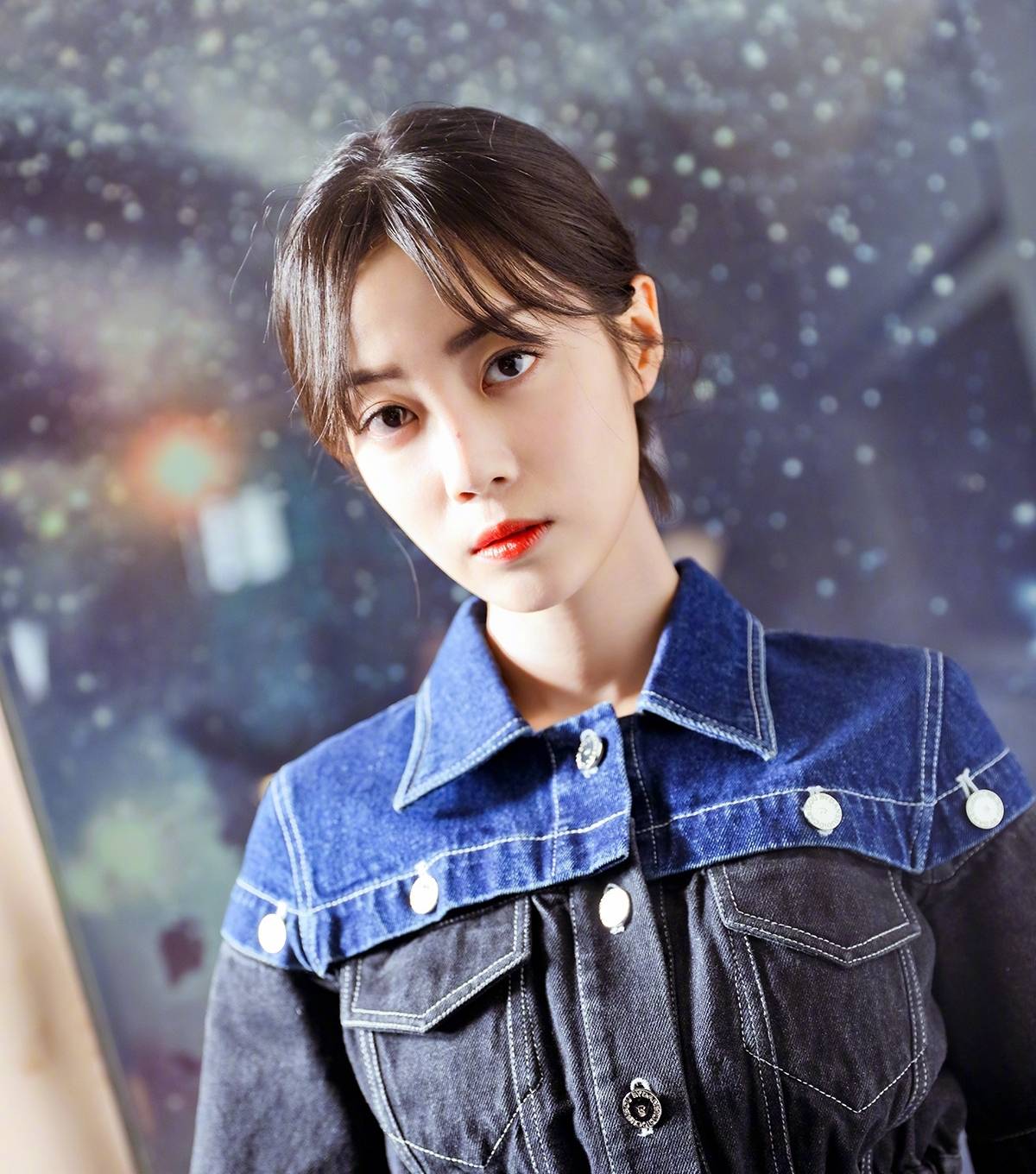 "嘉行四美"热巴比肩杨幂,李溪芮新剧不断,四人中只有她捧不红_代斯