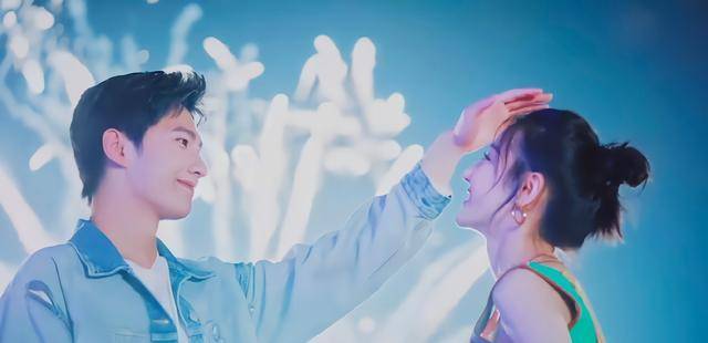 迪cp磕疯了杨洋迪丽热巴再同框,为以后宣布什么做铺垫?