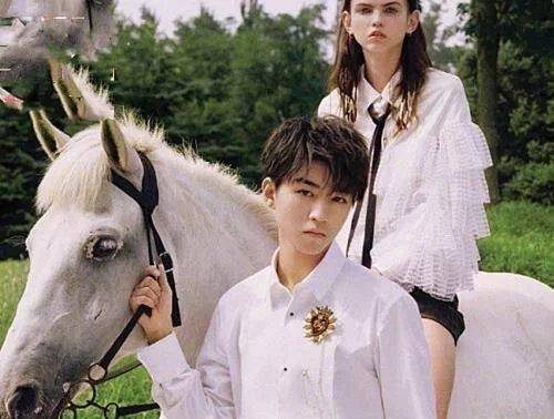 男明星拍情侣杂志,刘昊然亲密,王俊凯冷酷,吴磊一看就是姐弟!