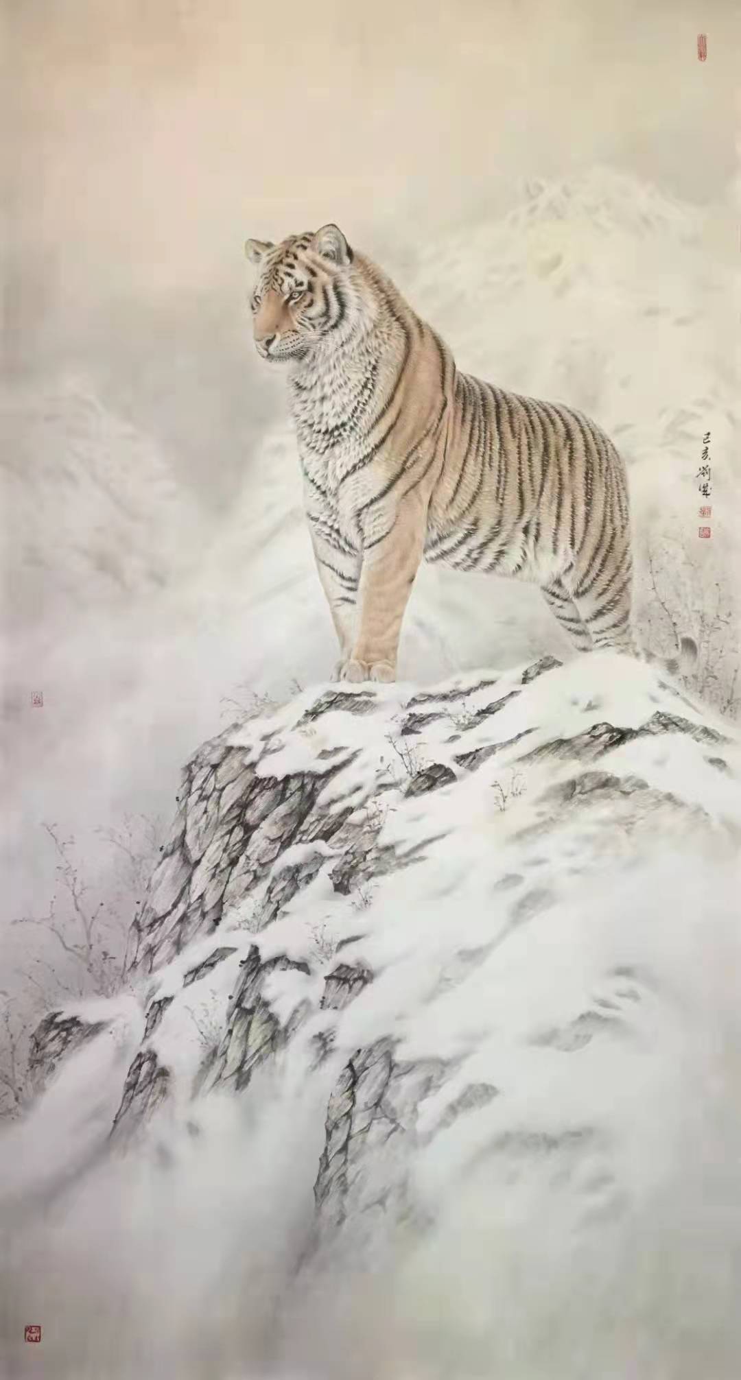萧龙士影响,学习传统水墨写意画,而后专攻生宣工笔动物画至今