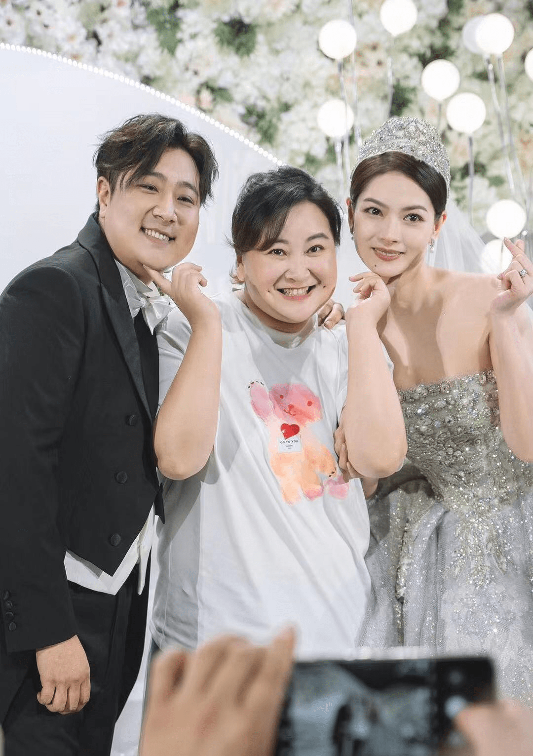 31岁喜剧演员大婚新娘太漂亮老板贾玲开心到哭孙越现身祝贺