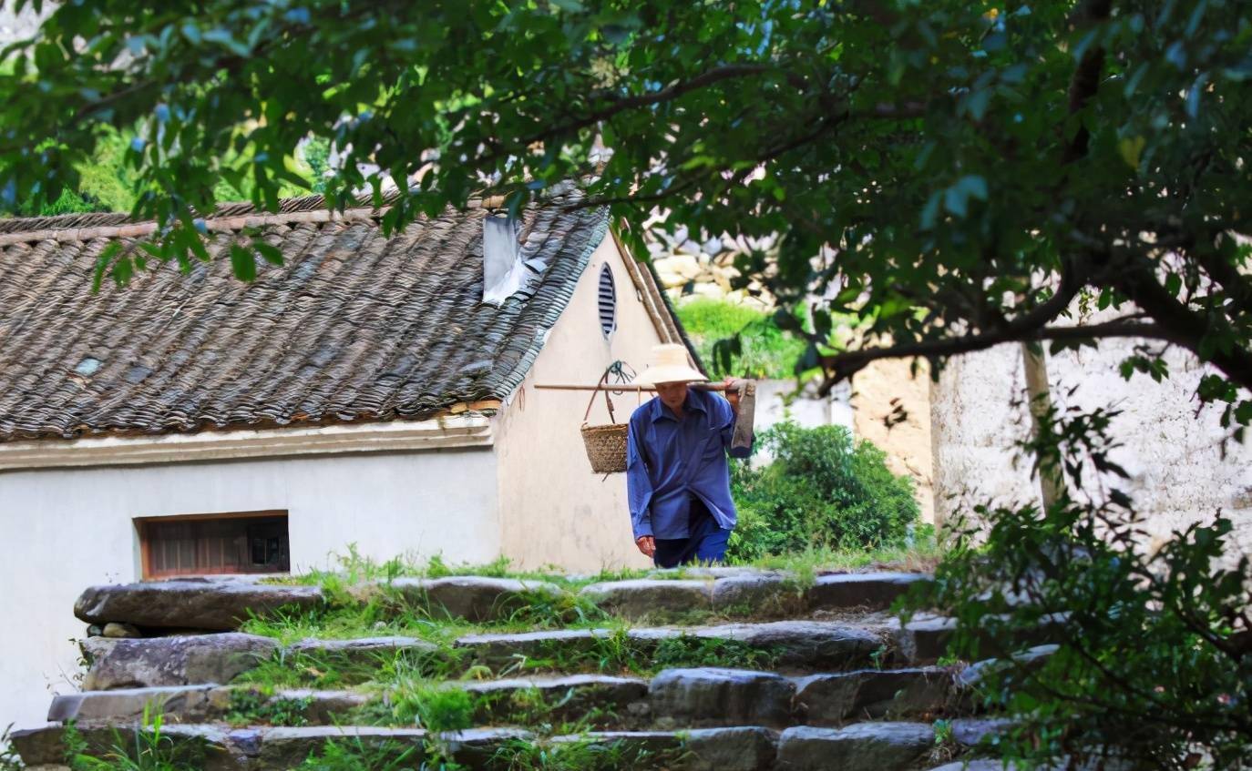 浙江一江南小城“惹火”，被称“石头村”，安静秀丽比肩苏州