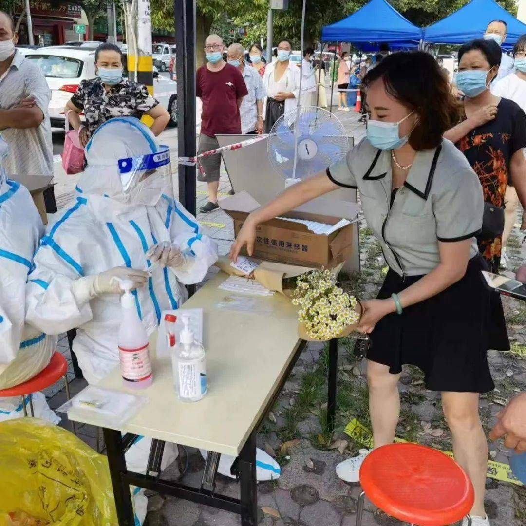 抗击疫情温江巾帼一线绽芳华