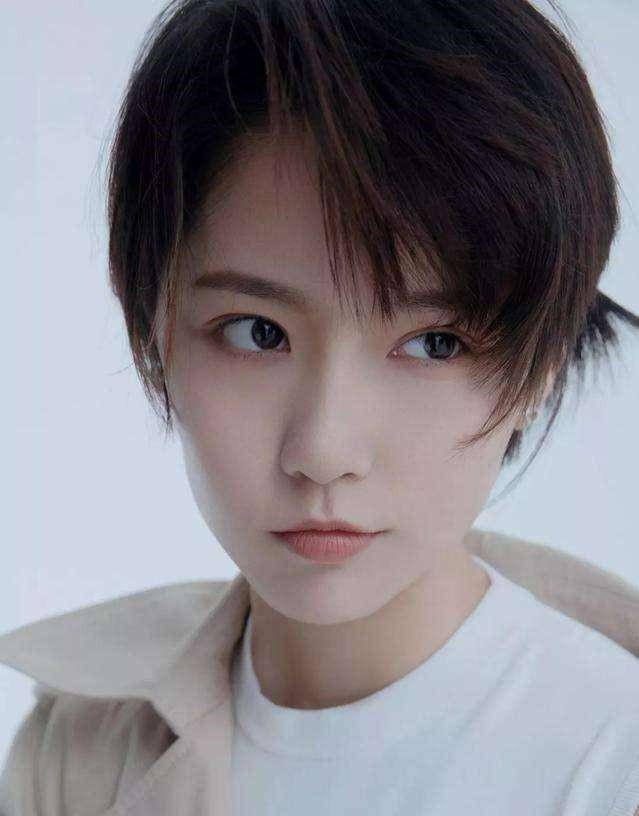 "诸葛大力"成果出镜少年感不再,网友梦碎,其实是发型惹的祸_头发_头皮