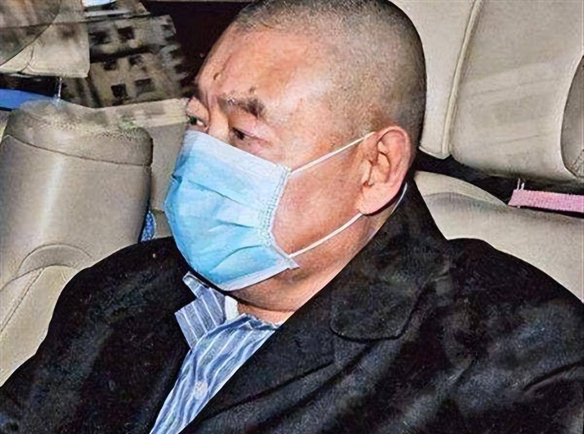 重病之后刘恢复了认识离开医院后他叹了口气周围有100个美女她们也