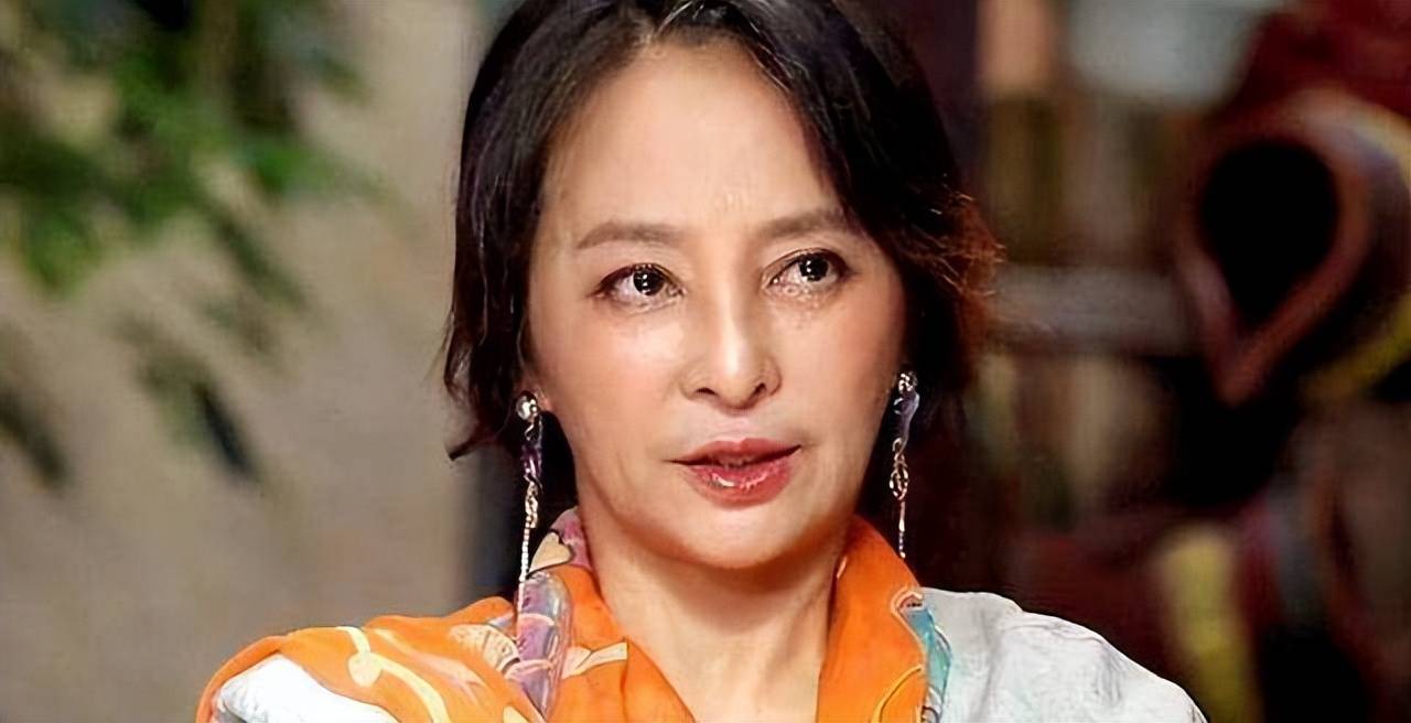 李勤勤:三段婚姻都选择嫁给外国人,如今59岁成这样!