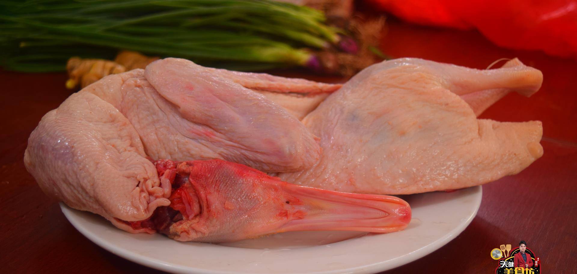 入冬要多吃鸭,教你鸭肉新吃法,皮脆肉嫩营养美味,非常好吃_小葱_沙姜