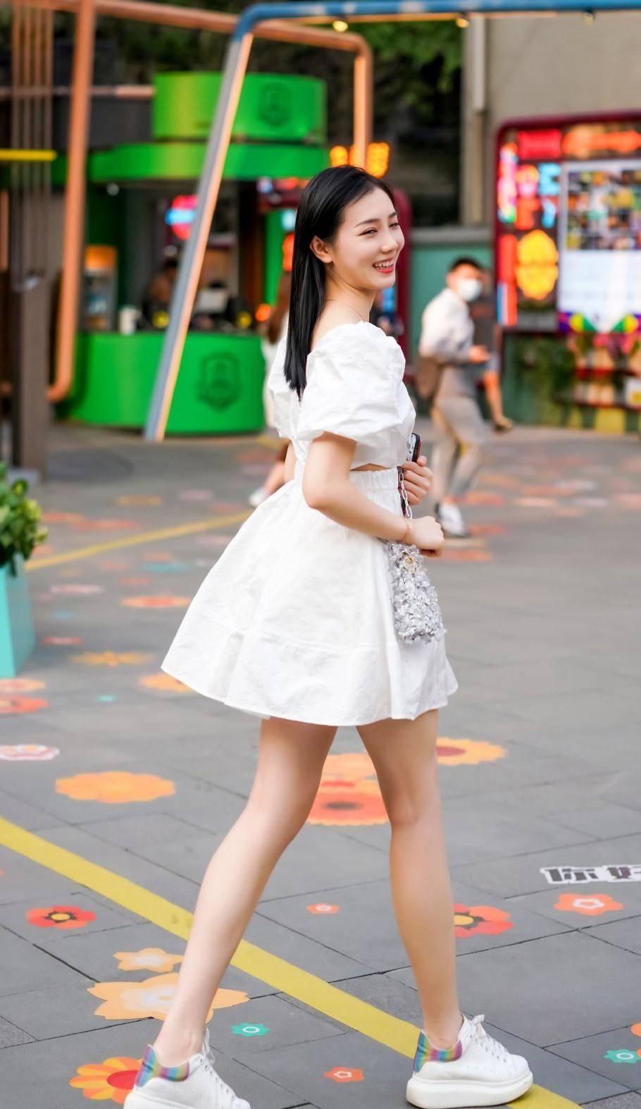 原创夏天穿裙子清爽才舒适小白裙小白鞋清凉干净又显气质