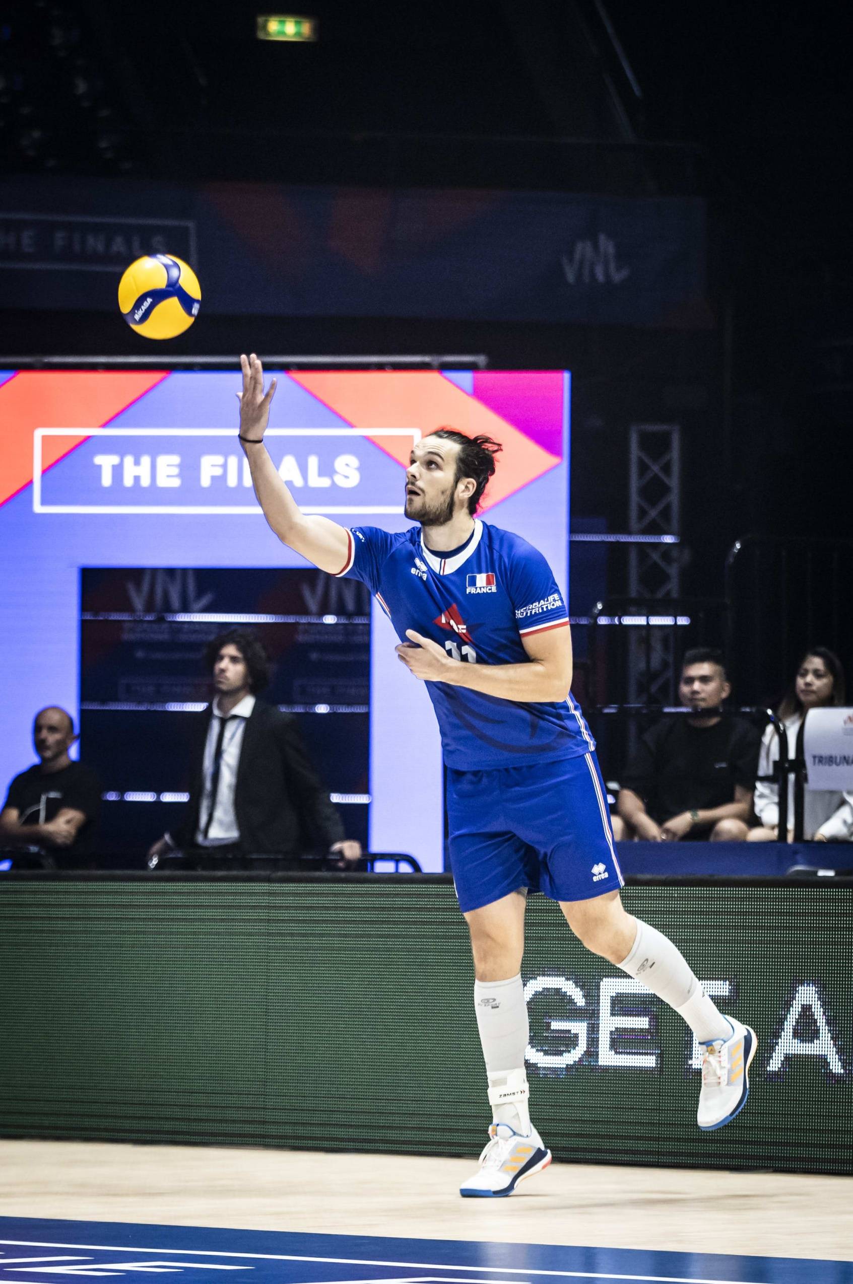 世界男排联赛1/4决赛法国3:0横扫日本,东京奥运会mvp被雪藏~_东亚杯