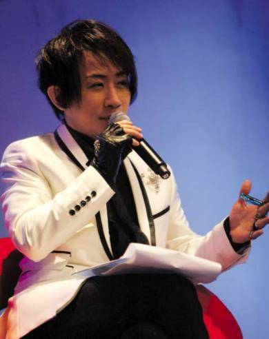 刘谦的魔术人生:因"找力宏"退出春晚,3年没收入如今重头再来_表演