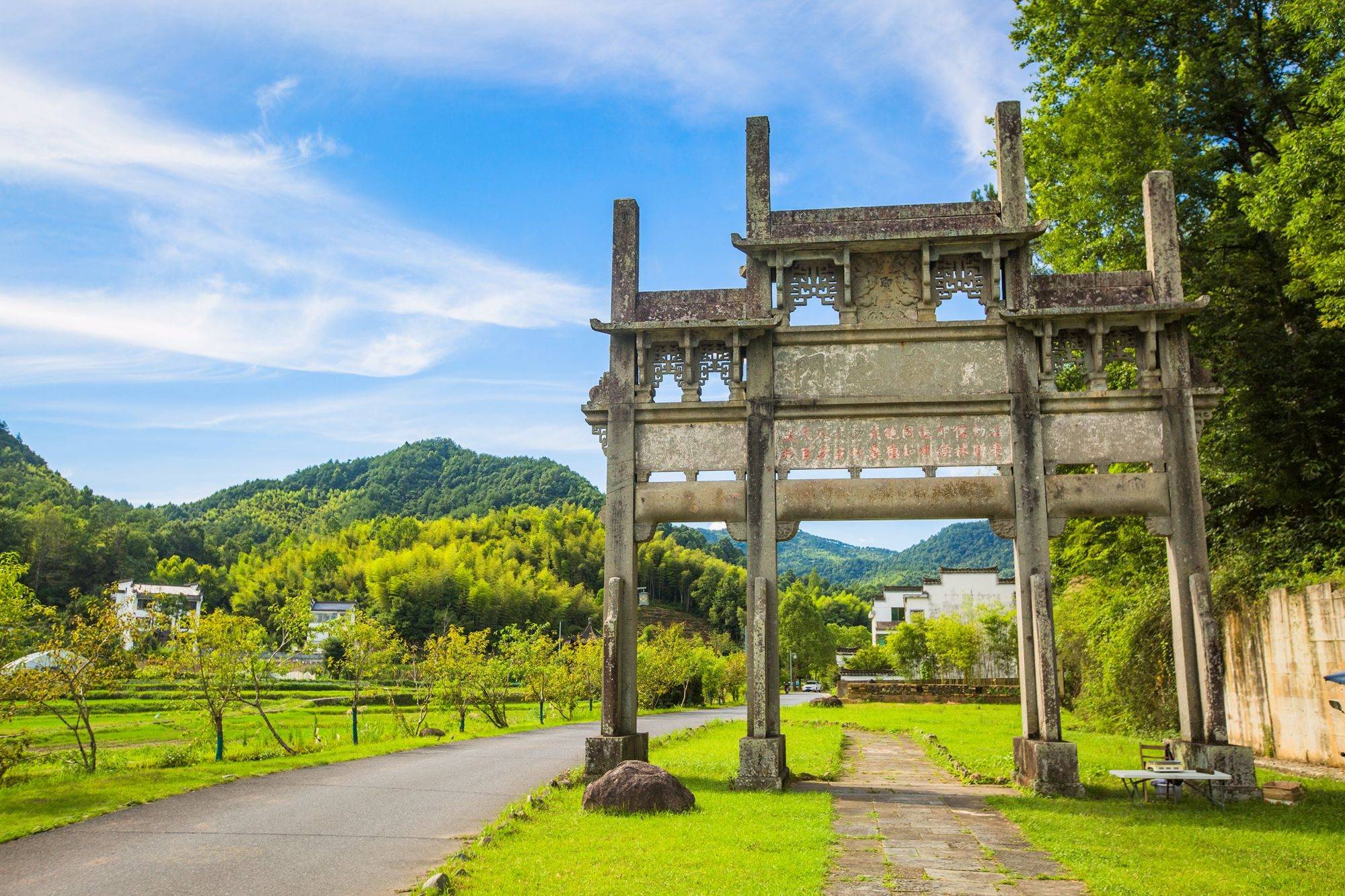 黄山脚下千年古村蜀源,一处旅游休闲养生地,百亩向日葵竞相开放_源村_