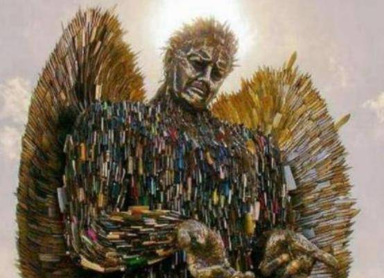 原创10万把凶刀做成的天使雕像仔细一看让人瘆得慌网友意义何在