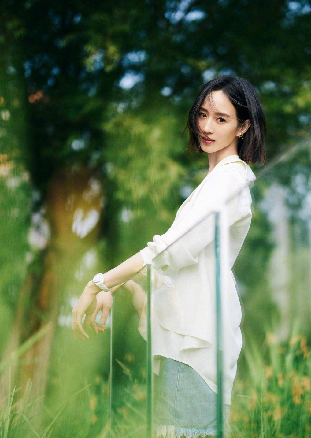 原创张钧甯终于穿短裤了把一双漫画腿展示出来清爽宜人显迷人气质