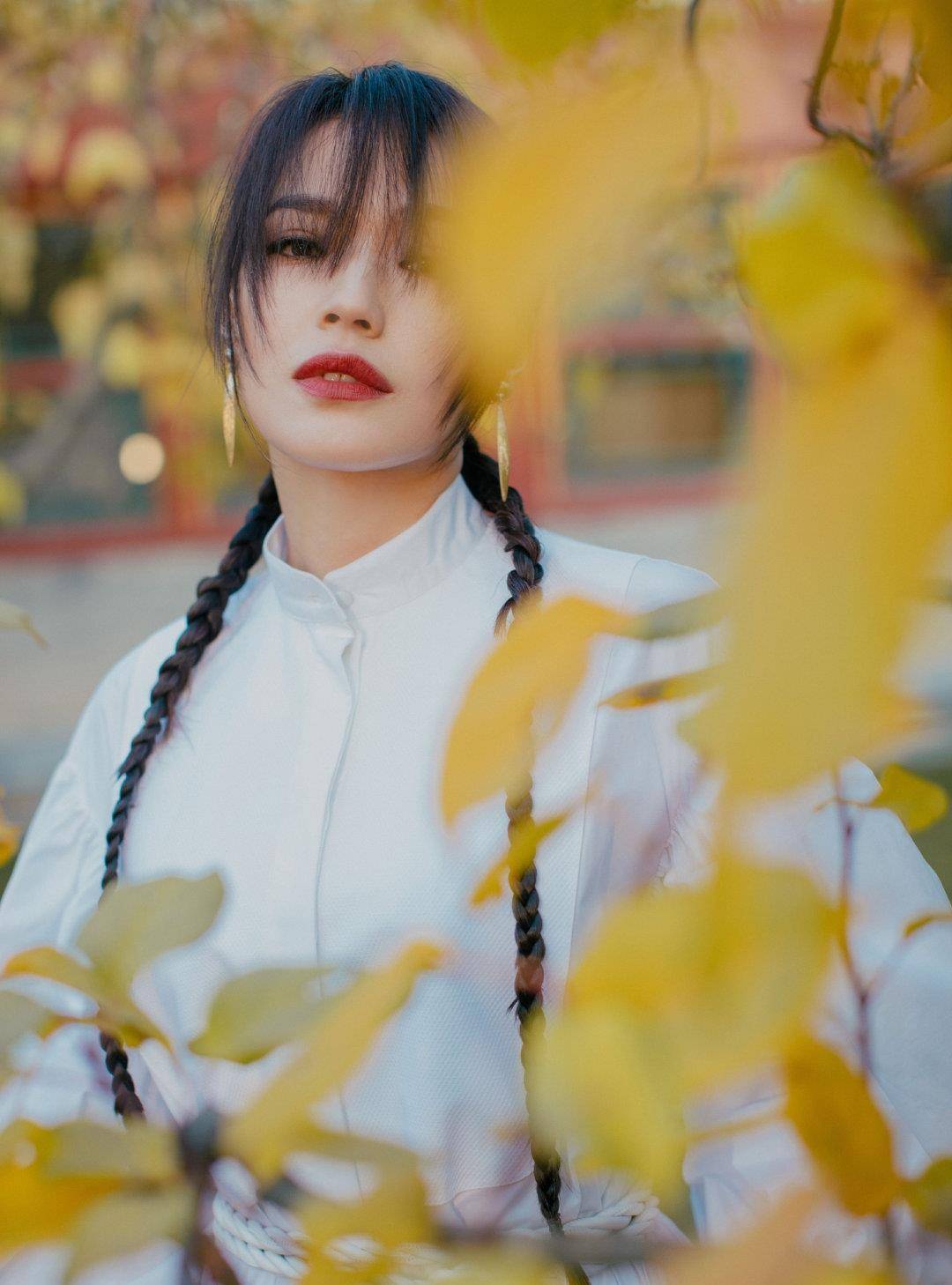 双麻花辫加齐刘海少女味舒淇姐姐太美了一身白裙美得太无暇