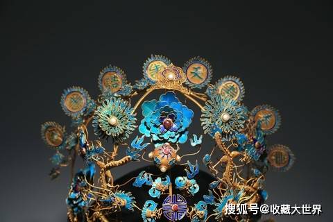 明代银鎏金累丝嵌百宝点翠龙凤纹凤冠