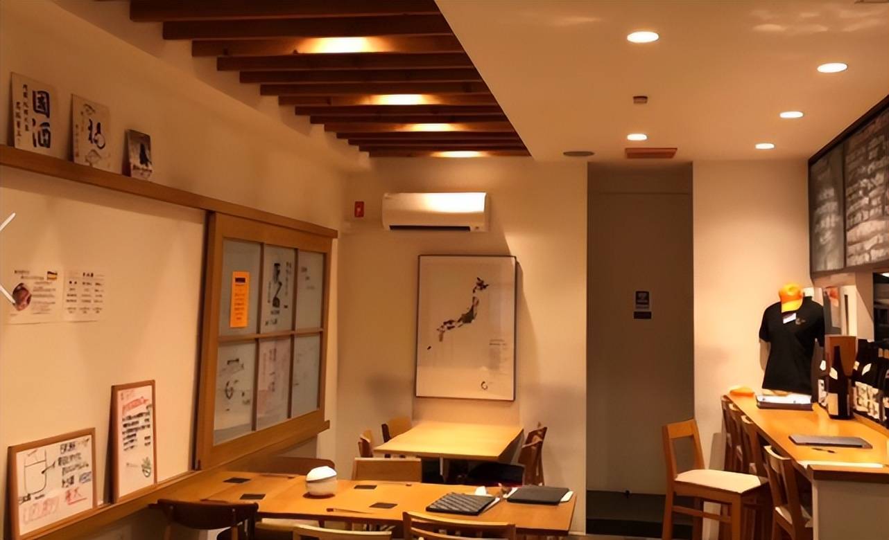 原创安倍昭惠太随性上午参加完老公的追思会晚上去居酒屋经营生意