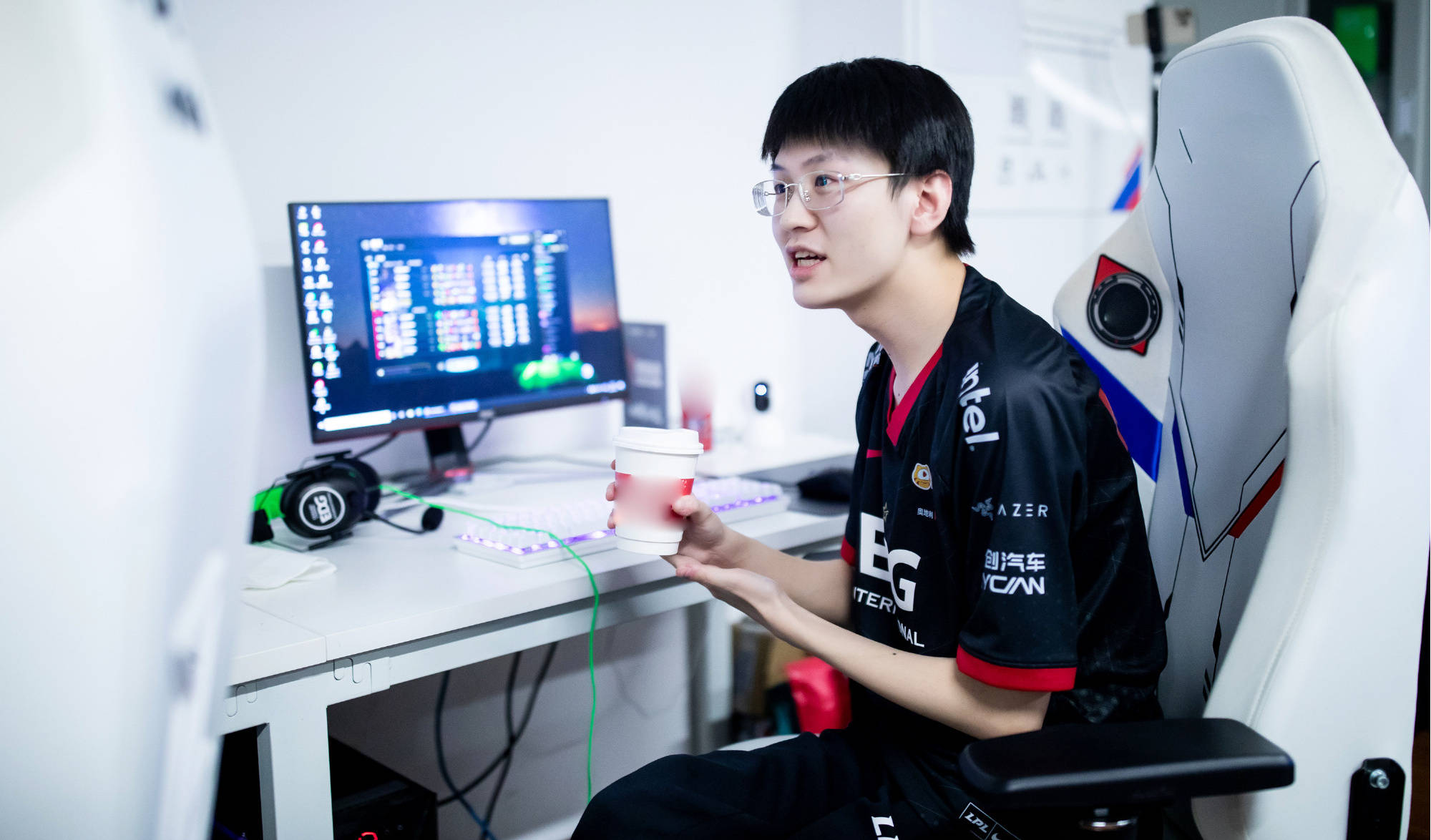 一万经济翻盘,呼吸哥船长59血大招抢龙,edg心态炸裂,rng赢下lpl电竞