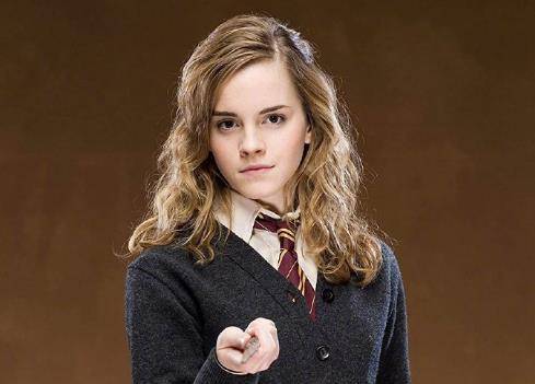 国外最美女星之一,哈利波特赫敏已长大,疑似准备成家_艾玛·沃特森