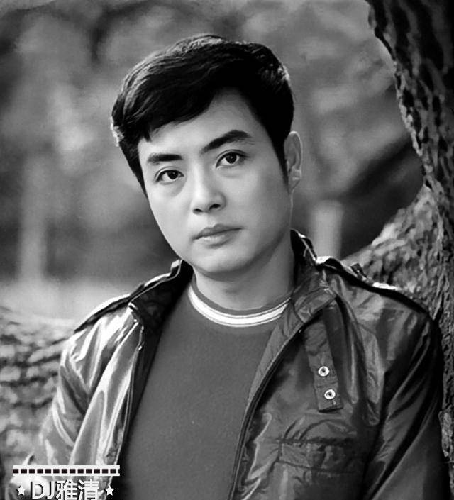 罕见老照片80年代男星黑白照个个容貌俊美却又充满男儿气概