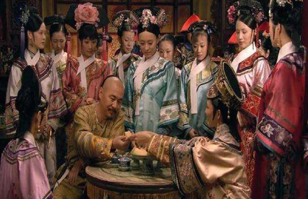 另外清朝皇帝也绝对不会去后妃的宫中与后妃行周公之礼,这其实能够从