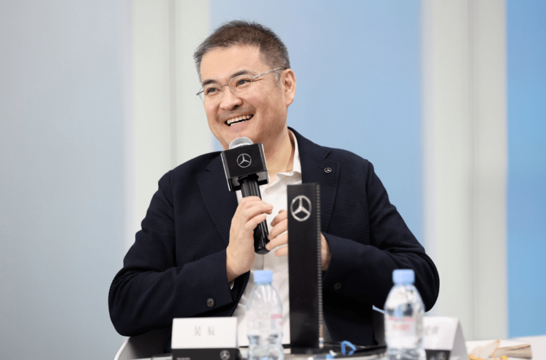 "7月19日,北京梅赛德斯-奔驰销售服务有限公司客户服务执行副总裁吴辰