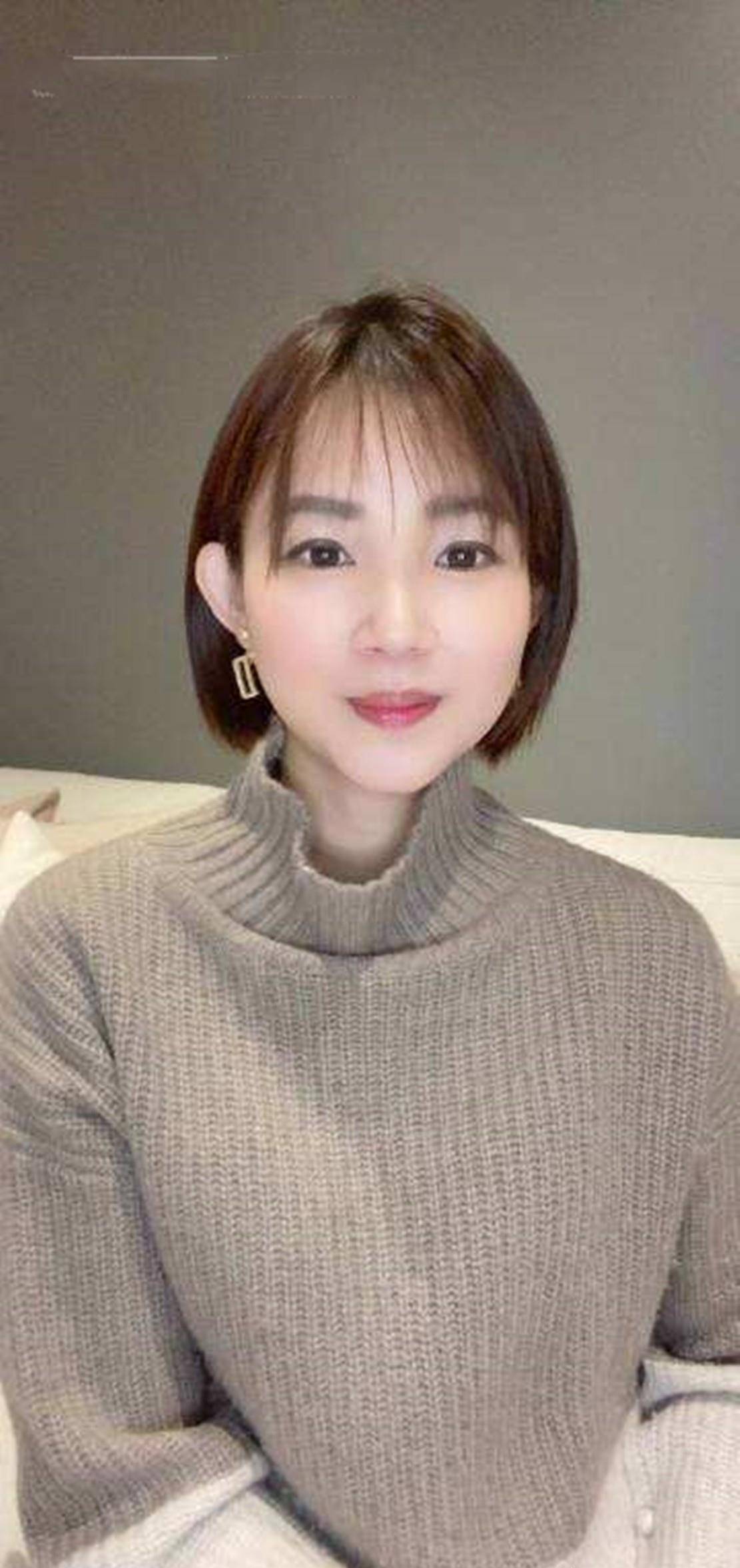 凤凰卫视美女主持人竹幼婷,还是那么漂亮!散发出独特的气质