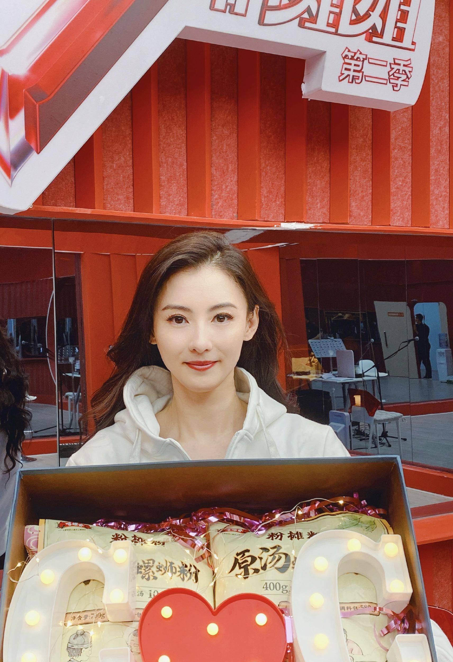 小林青霞成浪姐2最大意难平 网友惋惜未成团 花仙子裙惊艳 节目 花纹 西装