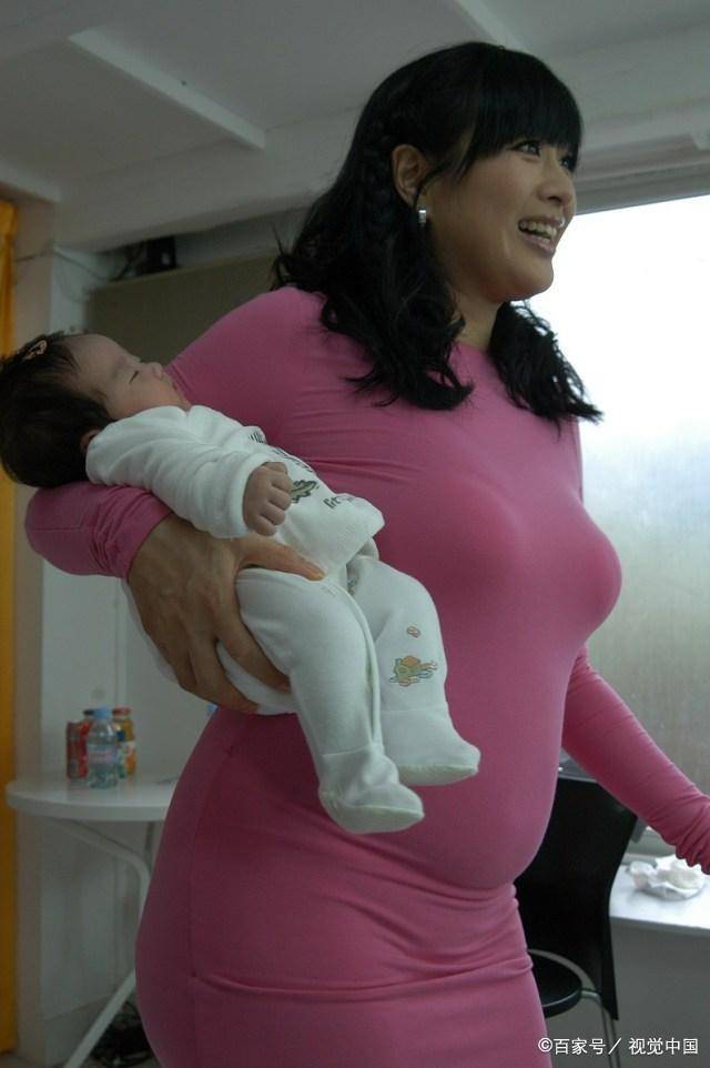 郎朗晒吉娜孕照,身材仍然"人间芭比":天生仙女孕妈骗了所有人_运动鞋