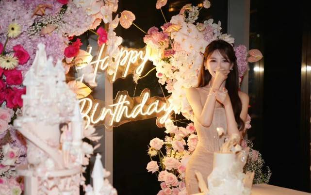 黄晓明为绯闻女友庆生?女方晒生日贺卡疑泄露