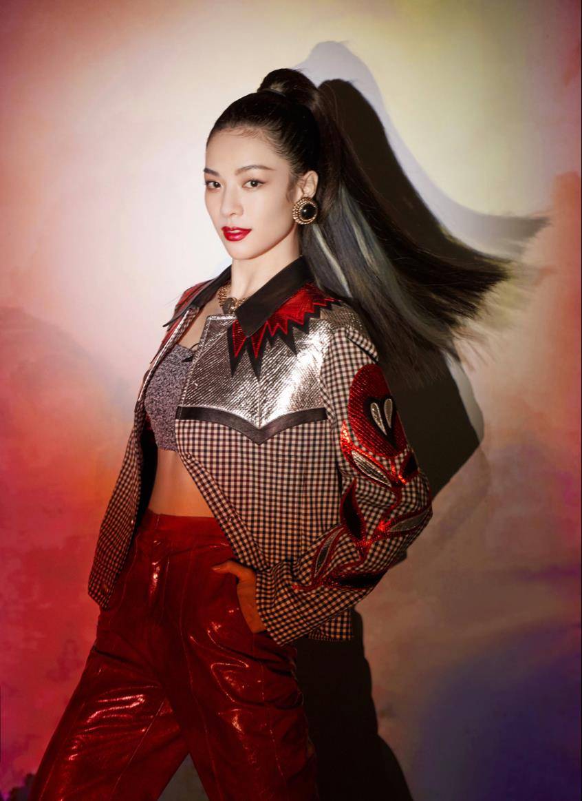 原创钟楚曦复古珍珠耳环十分亮眼金属套环耳圈设计感十足颜值真高