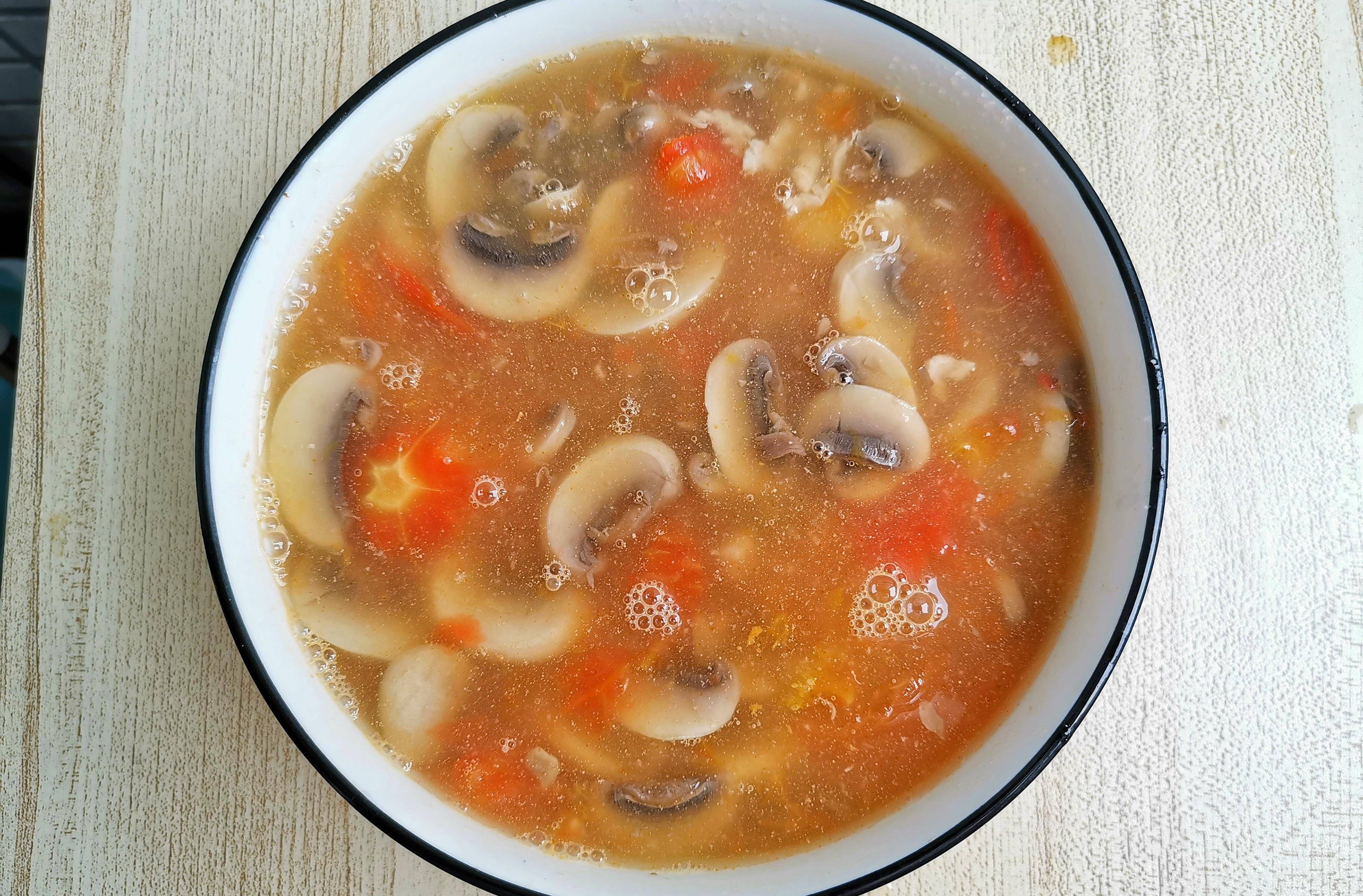 鲜美美味的番茄蘑菇汤,鲜甜清爽不油腻,比番茄鸡蛋汤更好喝_梅条_口感