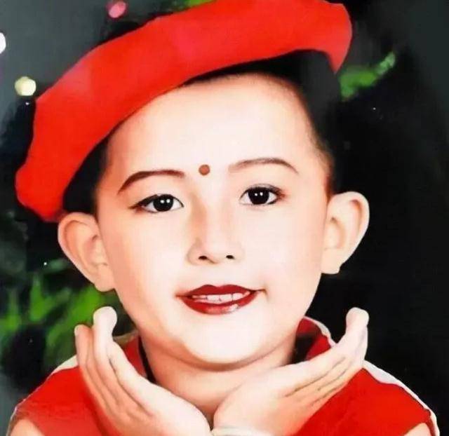 男星童年照,韩庚影楼标配,王一博男大十八变_眉心_胡歌_小时候