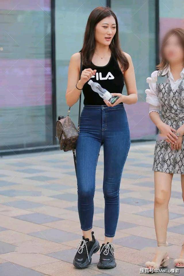 上下身搭配好,才能穿出黄金比例的身材,让你轻松展示s形好身材_姐姐