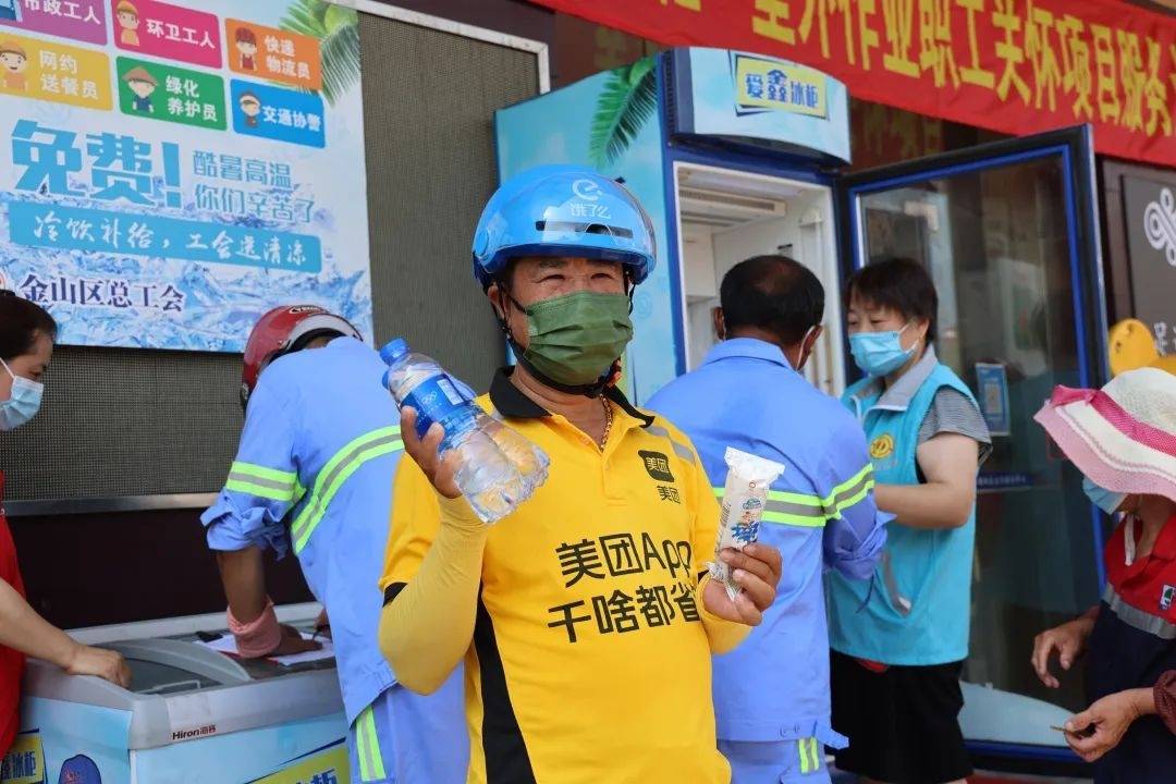 暑期户外劳动保障受关注，防暑降温与灵活服务成民生热点