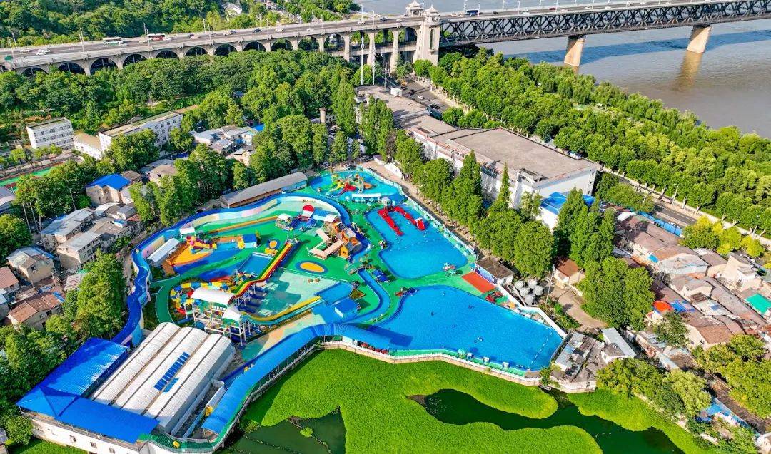 在最热的天,去莲花湖玩水～_水上乐园_汉阳_滑梯
