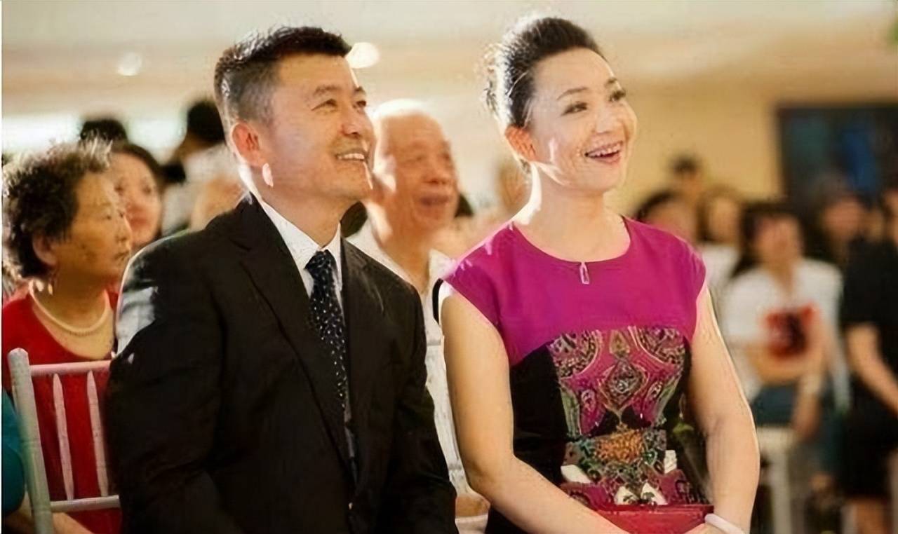 原创 她是戏剧出身,与丈夫师生恋35年,今和女儿神似姐妹,颜值皆逆天