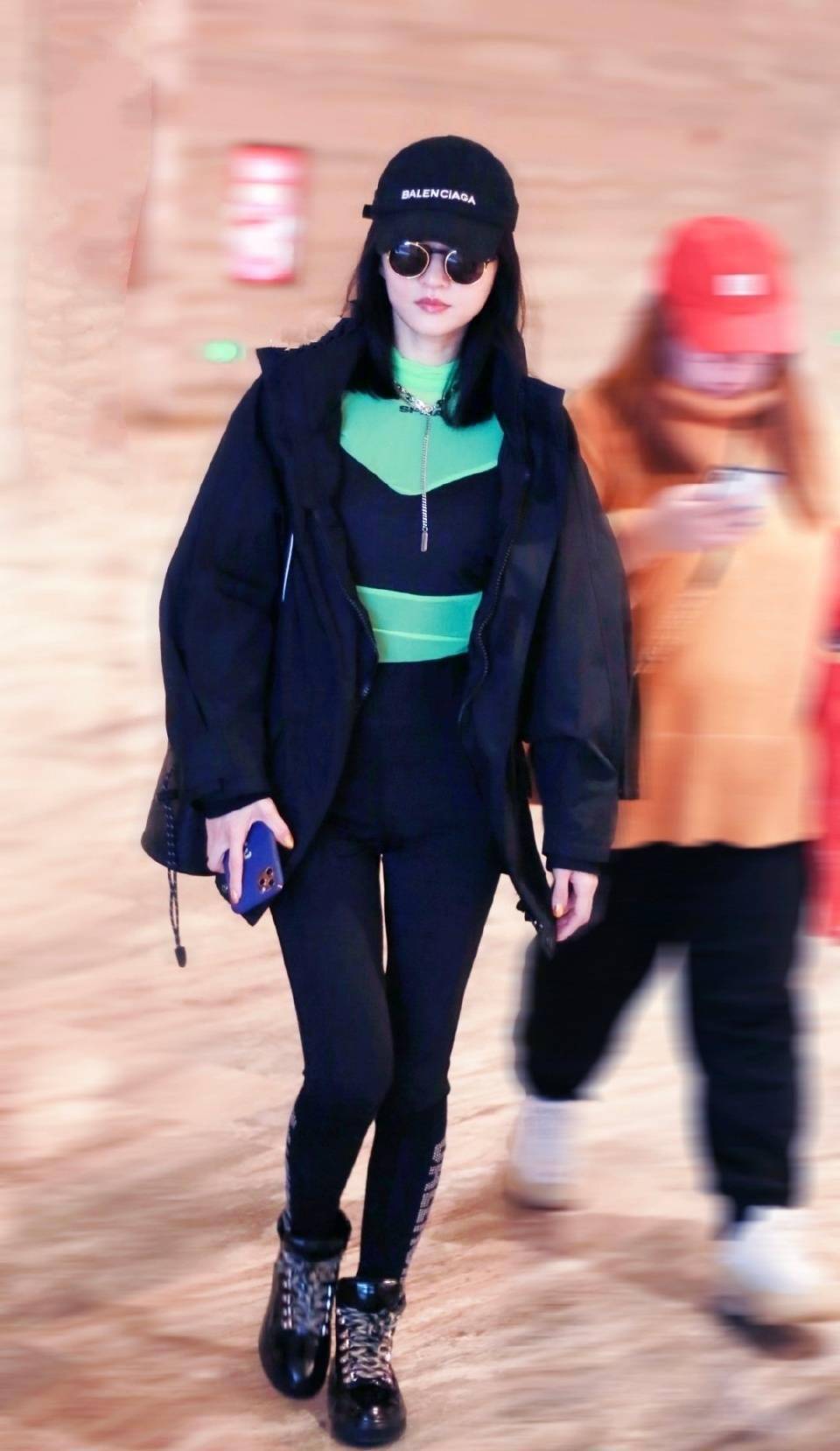 张韶涵是真瘦紧身裤穿上都起皱撑不满的感觉太让人羡慕了