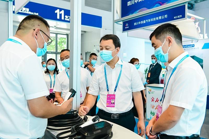 制造走入重庆市场 近20家企业200余种产品亮相西洽会_参展_投资_敬健