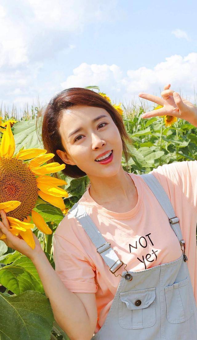 原创著名女星颜丹晨主演花季雨季成名而今爱情婚姻成谜