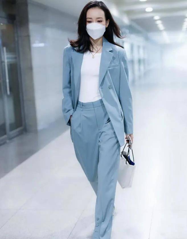 原创拼爹的姚安娜不容易穿西服被嘲乡村企业家还好气质不赖