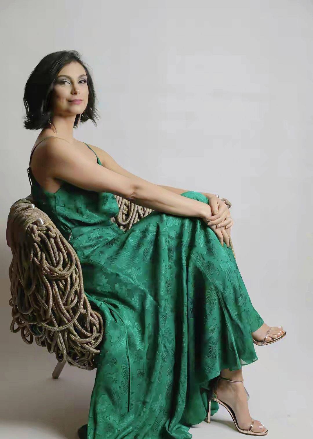 巴西御姐莫瑞娜·巴卡琳,身材高挑短发太撩人,钟爱酷飒火辣穿搭_之城