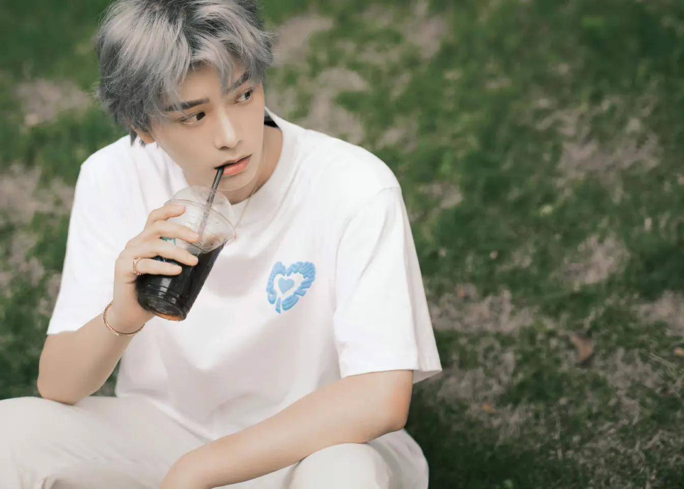 杨洋没气质!不认识!4.张星特曾经的盛世美颜,如今在逐渐流失!3.