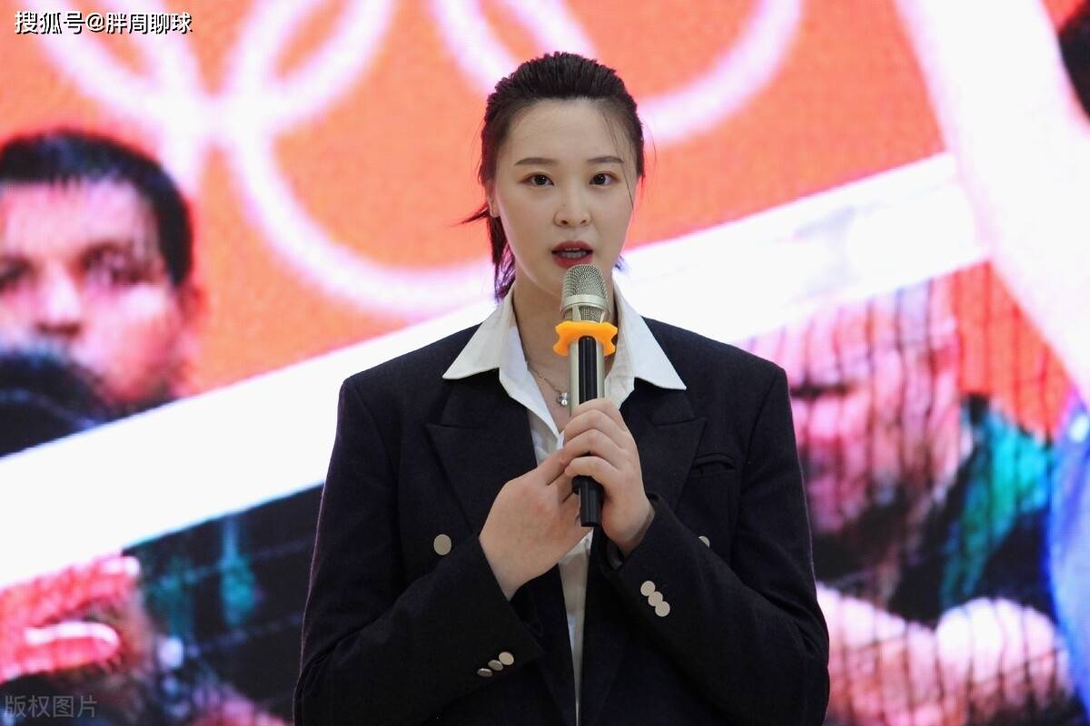 晚上19点,惠若琪亮相做惊喜决定,恭喜蔡斌,中国女排全面崛起_主攻