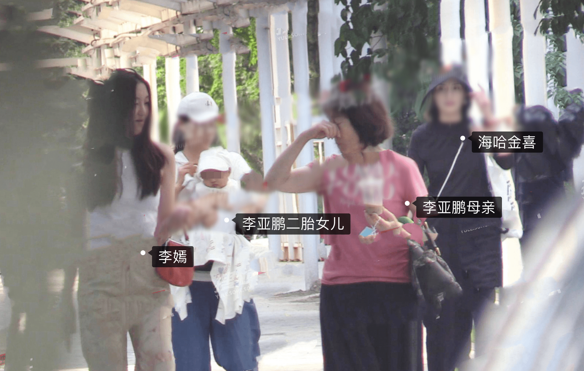 海哈金喜带娃陪继女买衣服,为李嫣挑选如生母