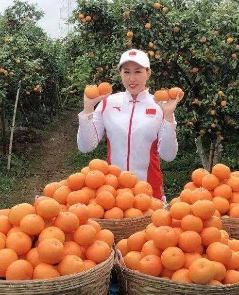 武鸣区党委,政府邀请世界游泳冠军,广西区,南宁市政协委员杨丽娜女士